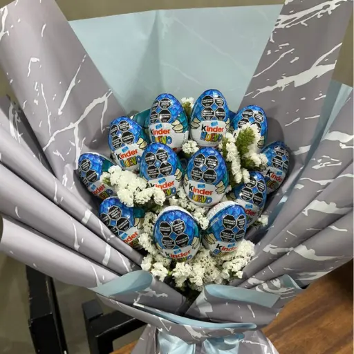 Ramo 12 huevos kinder celeste